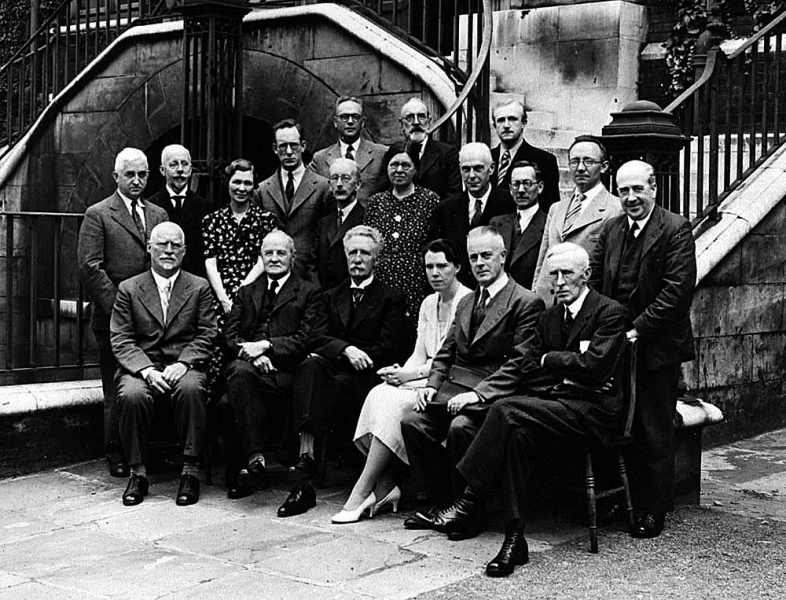 File:International Institute of Embryology, London 1938.jpg